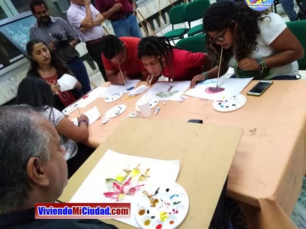 Joel Ramos en el Dia Munidal Pintor Boca y Pie